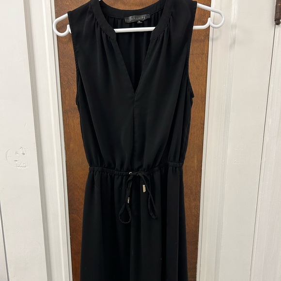 Short dress with waist tie. Gold details on tie. - Picture 1 of 2